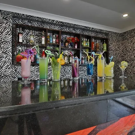 Hotel Opia *
