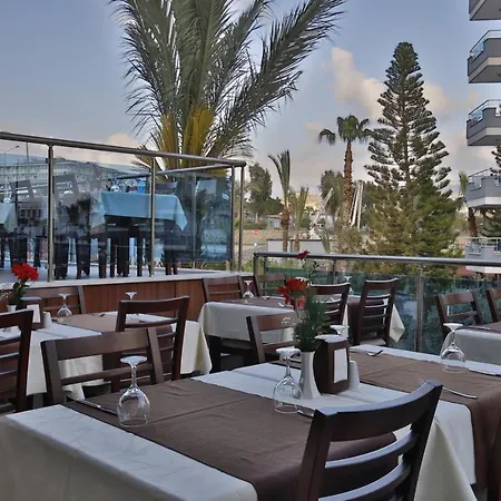 Hotel Opia *