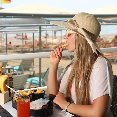 Opia Hotel