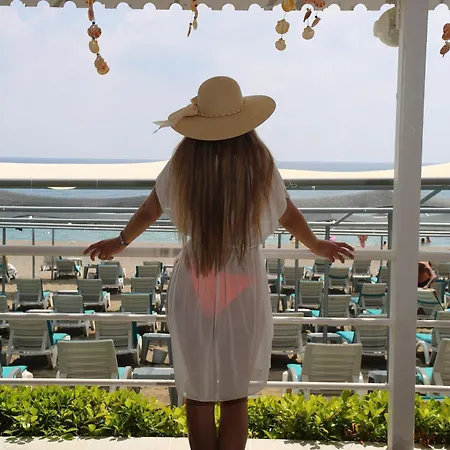 Opia Hotel *